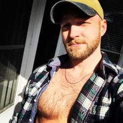 deviantotter:  I love when the weathers warm enough to flash my nips 