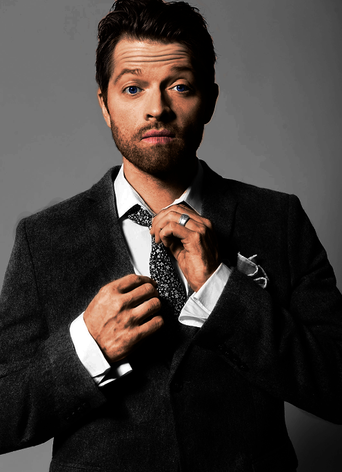 sher-locked-in-destiel:  jensenacklesmishacollins: [x]  sir your face 