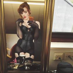 miss-deadly-red:  One of my favourite outfits from today’s shoot with @whatkatiediduk so sleepy on my train home now 😭❤️ #smokeyeyes #curvy #curves #redhead #ginger #pale #pinup #vintage #retro #mua #contouring #wingedliner #eyebrows #redlips
