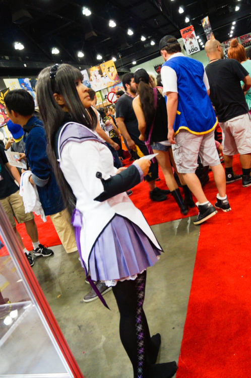 A great Homura cosplayer wearing the character’s signature tights.