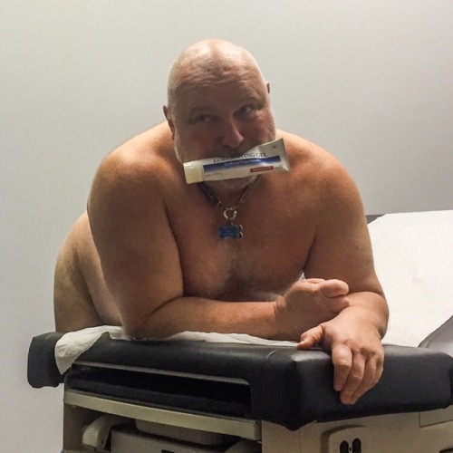 wooferstl:  quarterly vet check for #SIRshappymutt - all good #’s PLUS the vet cleared it for ringing, marking and/or anything else SIR might have planned for HIS pup; the lube was labeled and"sterile" so that means it’s good for you, right?