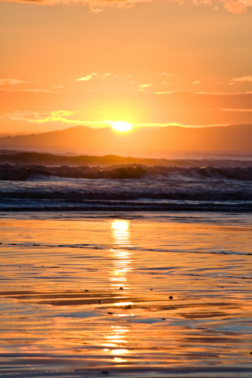 wonderous-world:  Invercargill, New Zealand by Amy Ball