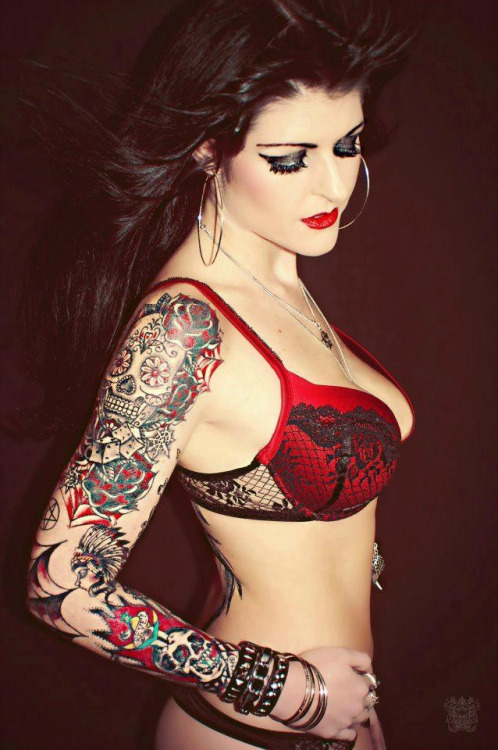 tattooedladiesmetal:  tattooedladiesmetal.tumblr.com porn pictures