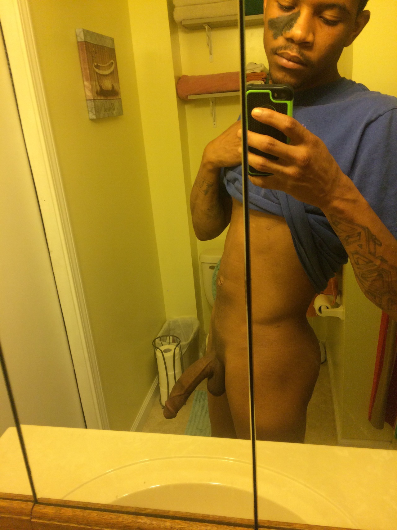 kaliboyfoxx:  #reblog if i can fuck up ur guts with this dick