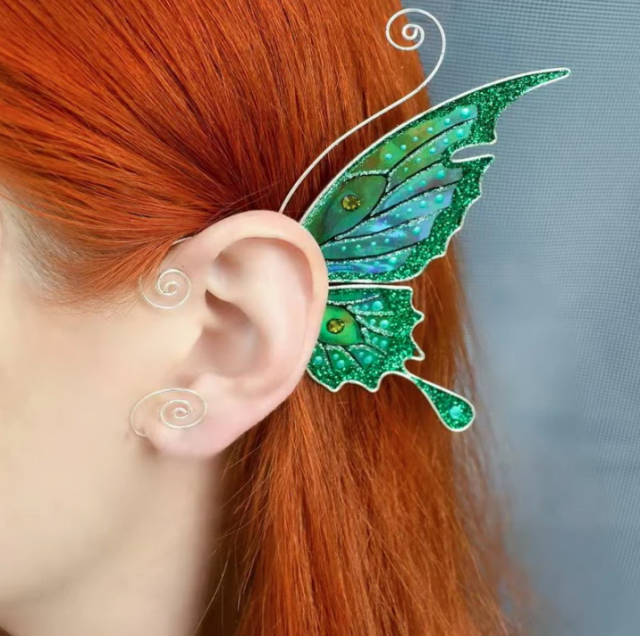 hermitchick:  ritorukerou:sparklezoi:t-emma:themysticalbeing:accidentallylita:literary-squagon:cielo-estrellado-rebloguear:monochromaticvisions:dragon-ear-pendants:This Ear Clip can be softly moulded to fit your ear perfectly and is designed to be hanging