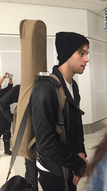 alreadymissings: because luke has been looking particularly boyfriend lately 