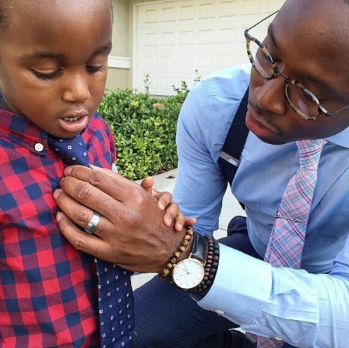 trebled-negrita-princess:  blackreignbow:  gquedd:  afro-arts:  Fatherhood  The best thing ever.  Omg I can’t handle this 😩   Black dads. ^_^ 