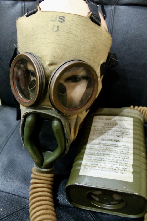 The US diaphragm mask was improved by making the eye lenses replaceable and making a one-size-fits-a