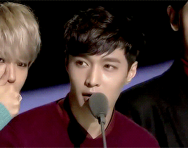 irpsychotic:  Finally every single one them managed to give their award speech (courtesy of Suho basically dragging all of them) 