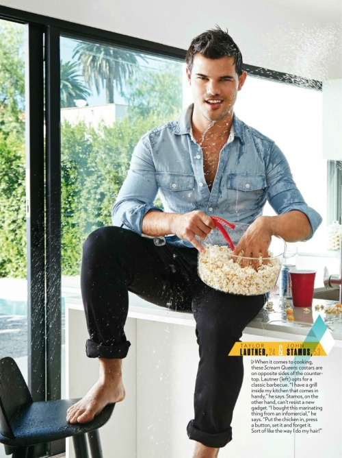 Porn barefootnfamous:  Taylor Lautner in HD photos