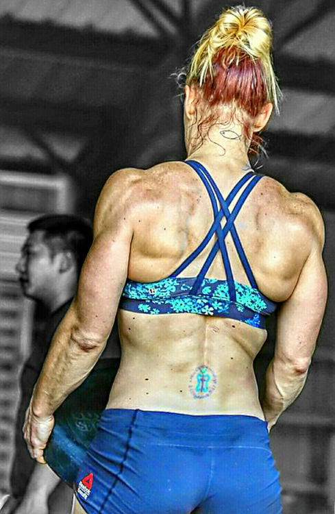 fitbitchfitness:  April Lowe  Follow the Fit Bitch!