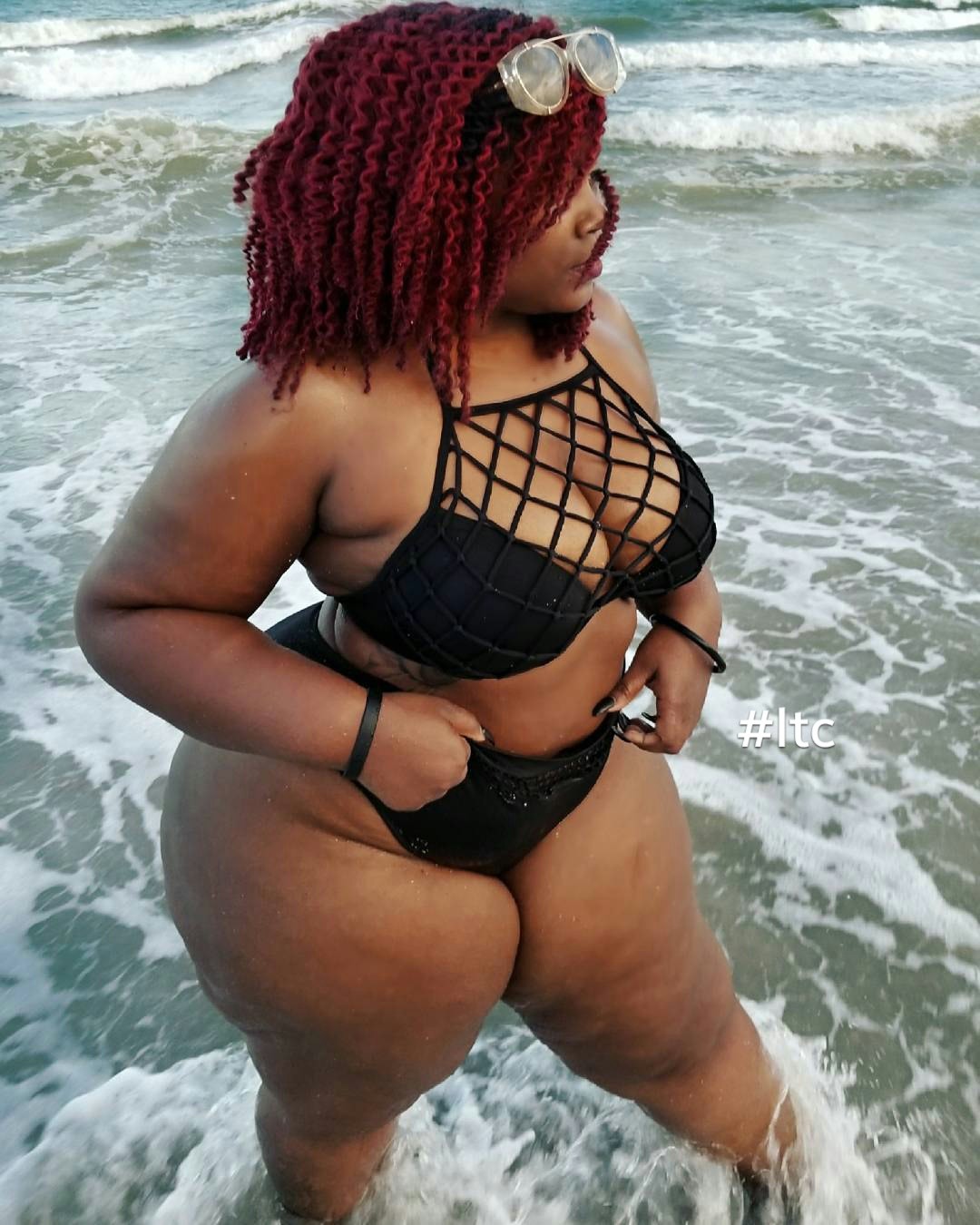 licmlo88: addicted2curvez:  #oneofthesexiestwomenondplanet  Lawd… 