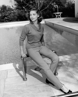 jeanjeanie61:  Lauren Bacall http://pleasurephotoroom.wordpress.com