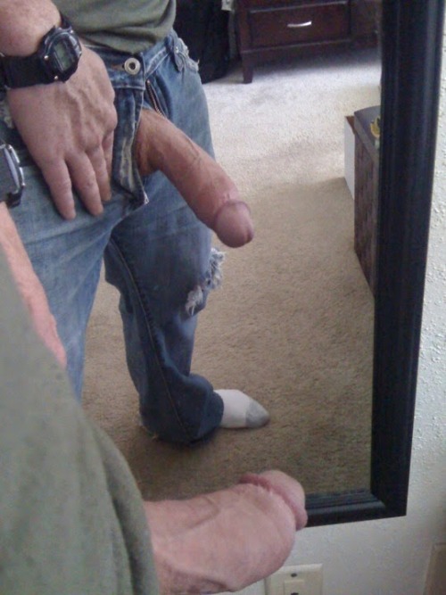 edcapitola:  missinginsd:  ksufraternitybrother:   KSU-Frat Guy:  Over 20,000 followers . More than 13,000 posts of jocks, cowboys, rednecks, military guys, and much more.   Follow me at: ksufraternitybrother.tumblr.com   LOOKS LIKE SOME WORK!!! WOOF
