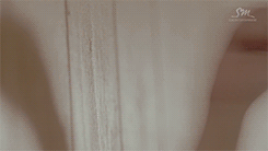 fanserviced:  Who’s that knocking on my wall? 