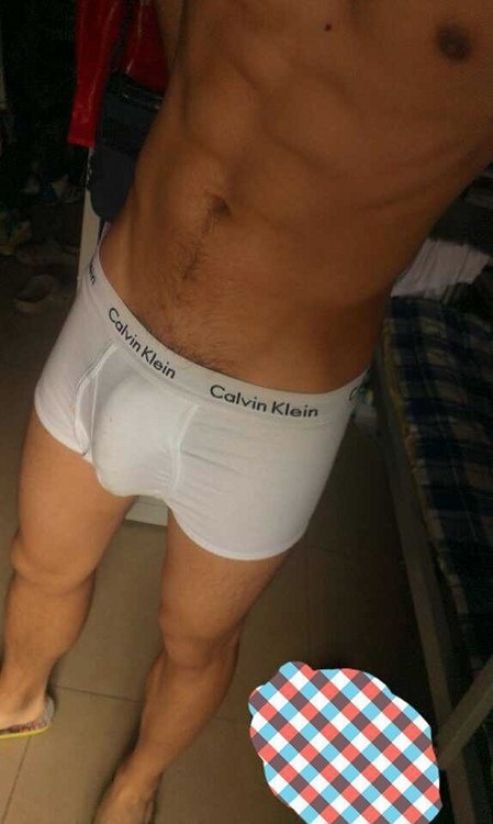 bi-lazy:  assman-69:  😱   好想識佢啊😍😍😍😍