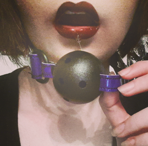 pullmyhair-makemescream: Not gonna lie - I look hella cute in a ballgag.