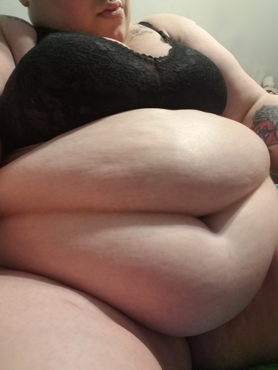 hazeleyesbbw: For my fat shaming anon..      If you’re going to talk shit, let me give you something to talk about bby😘 