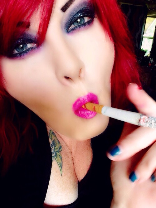 newportslut:Newport 100sexy! Lip pursing butt suck.