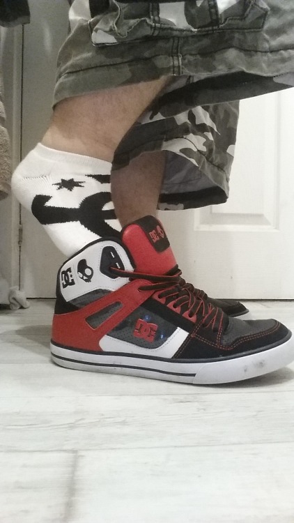 punkcub101: My DC Spartans Skullcandy and DC socks