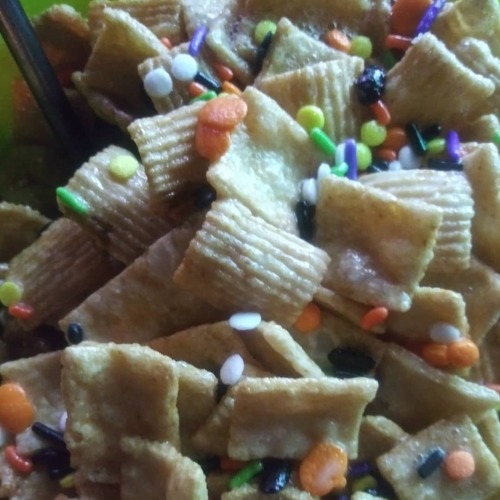 #cereal #cerealporn #halloweensprinkles #cerealheadhttps://www.instagram.com/p/B_RFoIdHNmO/?igshid