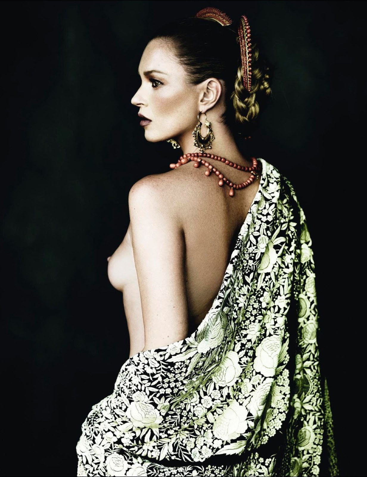 parasoli:kate moss by mario sorrenti for vogue spain.