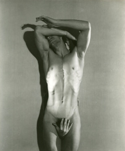 Tomakeyounervous: Ph. George Platt Lynes