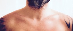 causeitspossible:  Collar bones, shoulders and beard. That’s me.