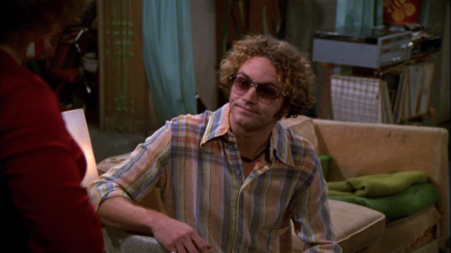 Steven in the last one is mesmerizingSteven Hyde in Every Episode → 2.01 - Garage Sale