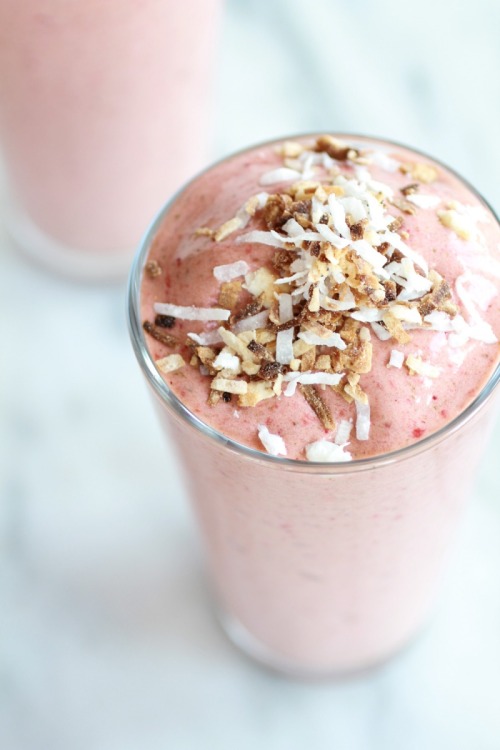 yummyinmytumbly: Strawberry-Banana Colada Smoothie