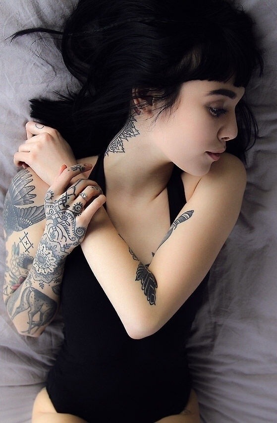 hannahpixiesnowgraceneutral:   Hannah Snowdon photographed by Jade Carney  