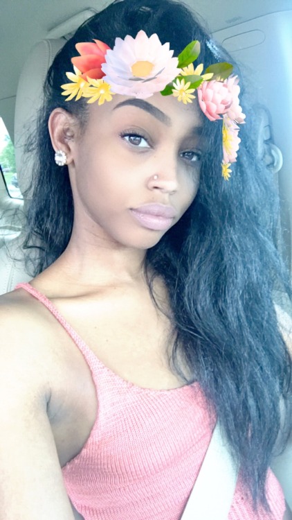 gunzonyatmblr:  micaela-jae:  BLACKOUT 🌺  She is perf! 😍 
