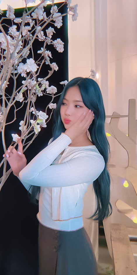 Isa & Seeun (stayc) Lockscreens !!