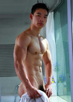 evianguy:  Hawt Asian Stud!