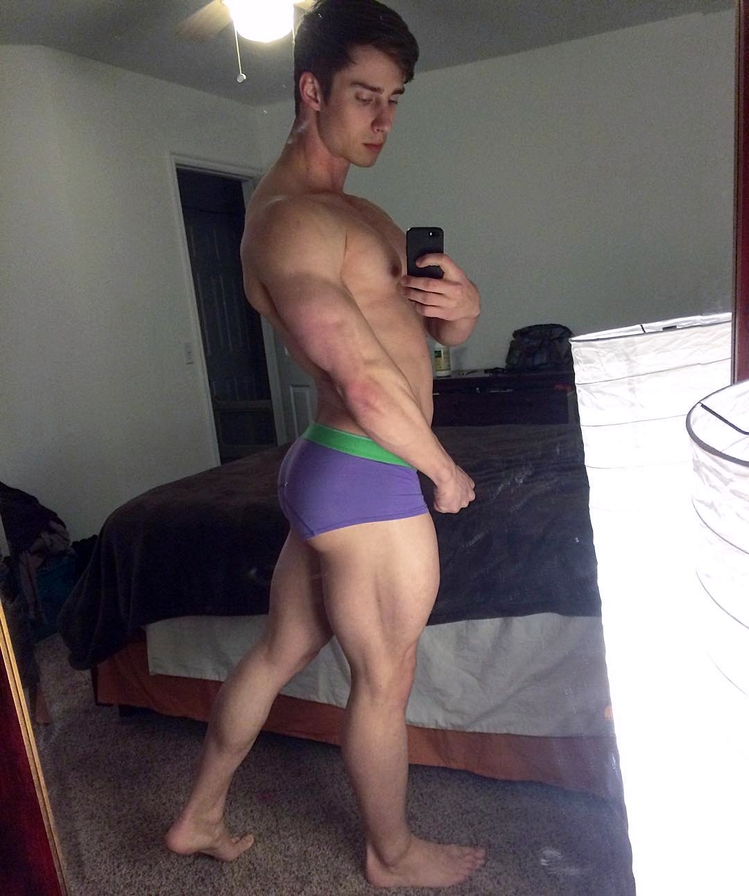 bigassaddicted:  Tyson Dayley’s Bubble Ass 