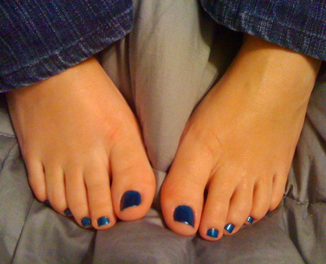 evangeline-hot-feet:Pretty feet worship and feets worship. Meet foot fetish girl