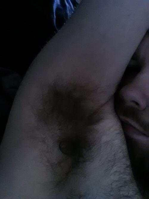 smellmybody: I love the smell of my musky, unwashed armpit in the morning. Mmm