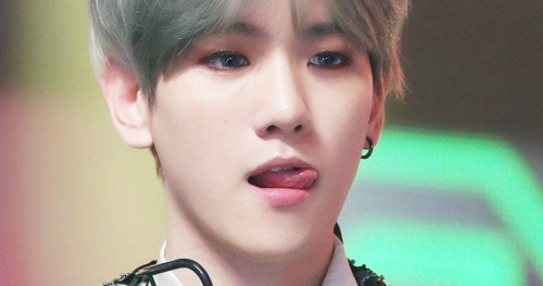 submissive-bangtan:  about time i deal you some baekhyun tongue stuff because this shit is riveting💦 BONUS: the son of a gun doing a lip bite