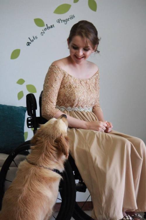 mylifeisstupidthings:  mymodernmet:  Young Woman and Her Service Dog Wear Matching Dresses for Senior Formal  GET RIGHT THE FUCK OUT THEY MATCH IF THERE’S SOMETHING CUTER ON THE INTERNET, TELL ME NOW. 