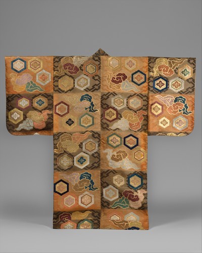 met-asian:紅茶段松皮菱繋花菱亀甲蜘蛛模様厚板|Noh Costume (Atsuita) with Clouds and Hexagons, Metropolitan Museum of A