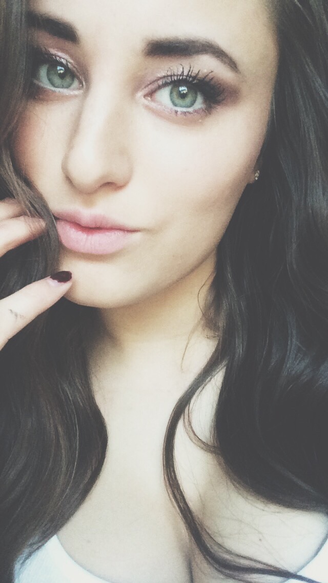 fitmetobe:  Christmas selfies from yesterday, curled my hair for the first time since
