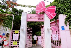 tokyogems:  hello kitty cafe in hongdae,