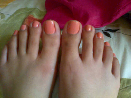 girlsfeetsoles:Beautiful feet by @luiscm94