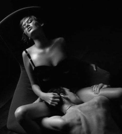 frexkiss:  blackie1960:  sirta71:  La passione é una sorta d’intensità nuda e