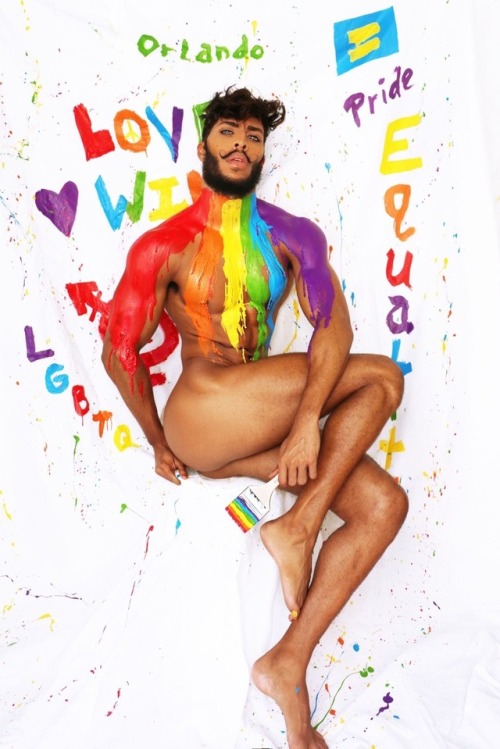 dominicanblackboy:  Gorgeous moments of sexy hot Naked body Artist Ledom!!!!!!