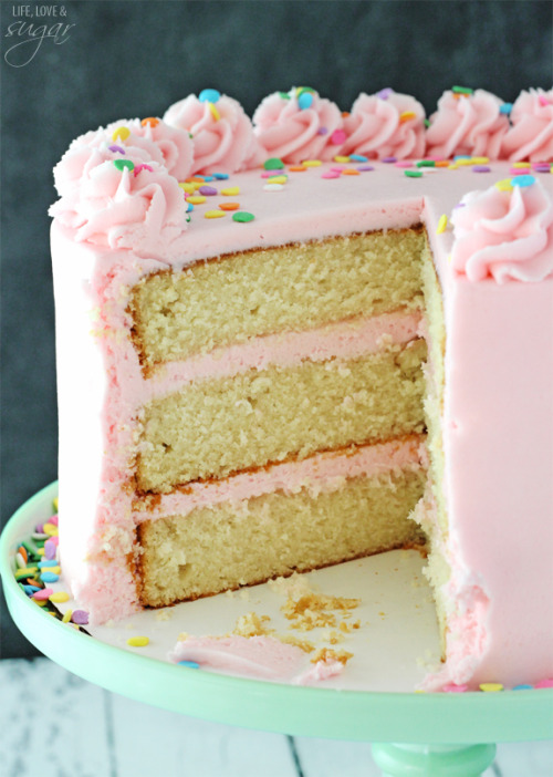 sweetoothgirl:   Moist and Fluffy Vanilla Cake