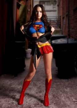 rule34world:  Megan Fox as Supergirl, an old favouritehttp://therule34.net