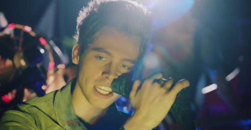 teenagology:HOW AM I SUPPOSED TO FEEL ABOUT THIS