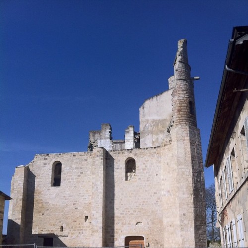 11th century Donjon de Clermont, where feminist anarchist Louise Michel was held prisoner. #clermont