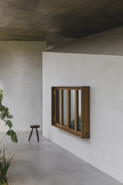 House In Nakijin / Studio Cochi Architects Photos © Ooki Jingu